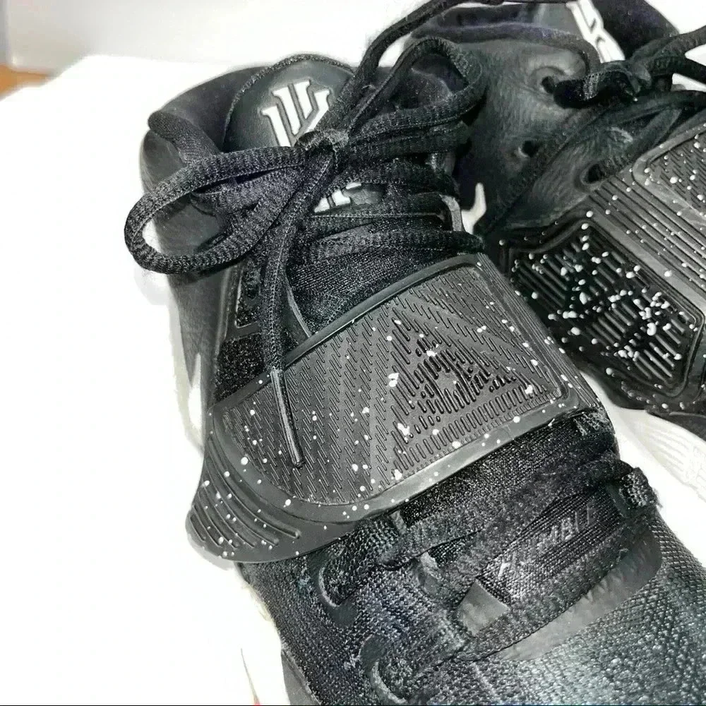 Kyrie Irving Nike 5.5Y Basketball Shoes